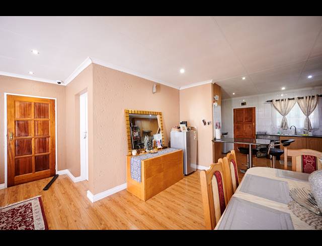 3 BEDROOM HOUSE SOLD IN HALFWAY GARDENS